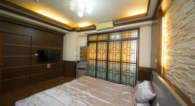 Book Hostel