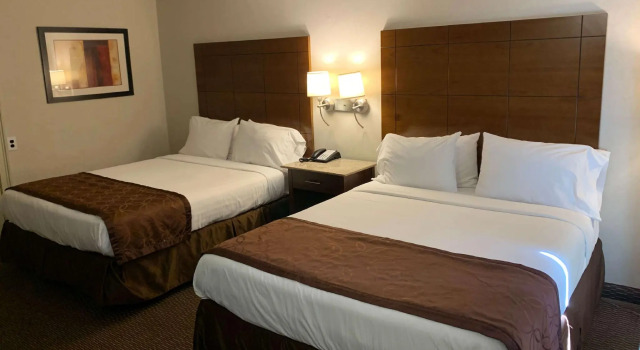 Четырёхместный Studio Suite Ramada by Wyndham Rockville Centre