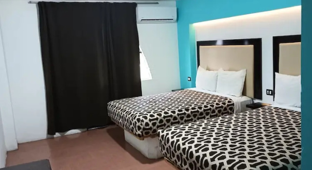 Четырёхместный номер Standard с балконом и с видом на залив Hotel Essens