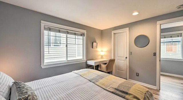Pet-friendly Seattle Townhome < 1 Mile to Lake!, Забронировать Апартаменты/квартира Нортгейт Сиэтл, рядом с Пляж Ист-Грин-Лейк
