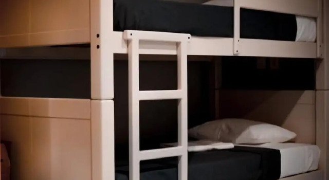 Кровать в общем номере Hostal Nacional