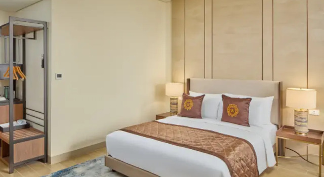 Полулюкс Grand Westside Manila Bay