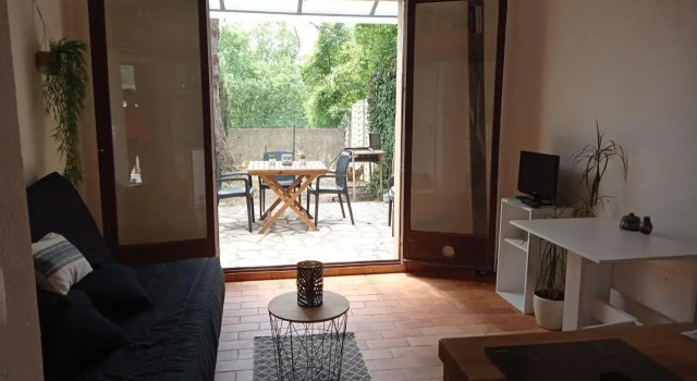 Maisonnette en résidence avec piscine et tennis, Забронировать Отель Сен-Валье-де-Тье 