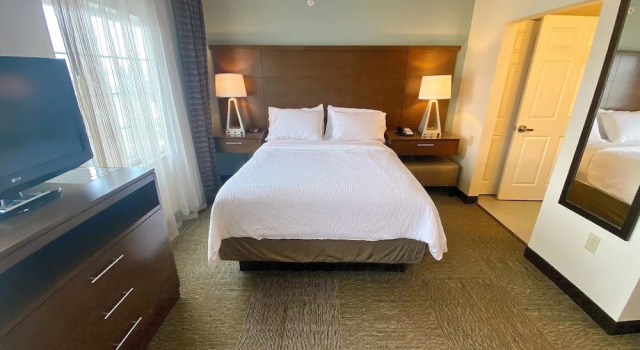 Двухместная Studio Suite с видом на реку Staybridge Suites Great Falls by IHG