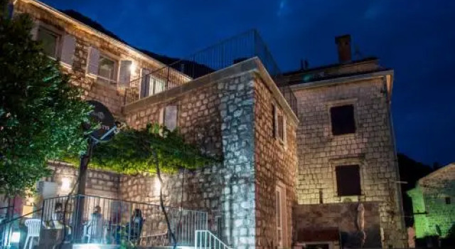 Sunny Port Apartment & Rooms, Book Lejlighed Hoteller i Kotor Riviera med parkering, Parkering