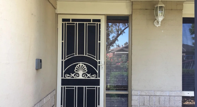 Spacious & Quiet Home in Stanhope, Rezervasyon Otel Stanhope Gardens New South Wales