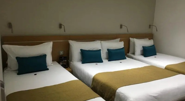 Четырёхместный номер Superior Queens Park Hotel