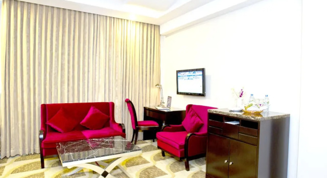 Номер Deluxe Innotel Luxury Business Hotel