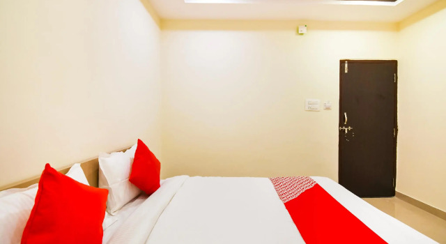 OYO Flagship 45586 Hotel Airport Inn, Забронировать Отель Отели штата Махараштры 3 звезды, 3*