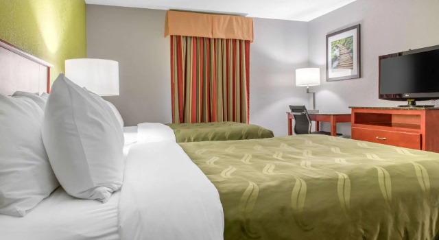 Четырёхместный люкс Quality Inn & Suites Bedford West