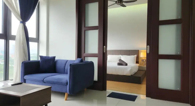 Апартаменты Deluxe Scenic Country Garden Danga Bay by Lions Bay