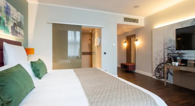Двухместный номер Deluxe Leonardo Royal Hotel Berlin Alexanderplatz