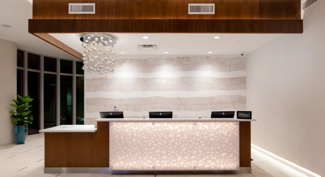 Embassy Suites By Hilton Sarasota, Забронировать Отель Сарасота Sarasota Area, рядом с Sarasota Quay Shopping Center