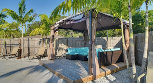 Коттедж Spacious Largo Retreat: Private Pool & Yard!