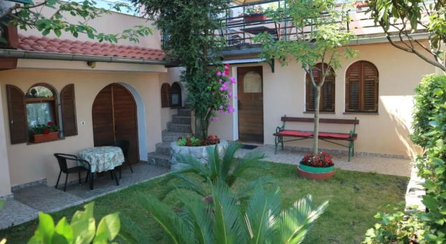 Студия Apartments Komel