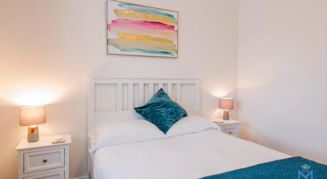 Charming chic Appartment with 24hr Parking, Забронировать Отель Отели Нортгемптон с парковкой, рядом с Church of the Holy Sepulchre, Парковка