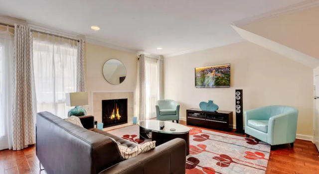 2BR 2 5BA Stunning Townhouse in Downtown Austin by RedAwning, Забронировать Отель Отели Остина 3 звезды, рядом с Lamar Beach, 3*