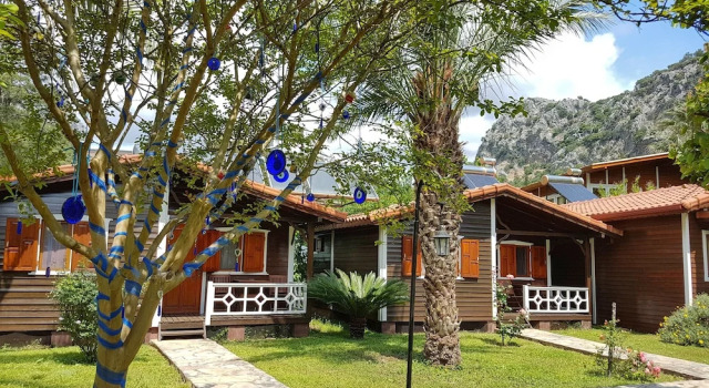 Бунгало с балконом Canada Hotel & Bungalows