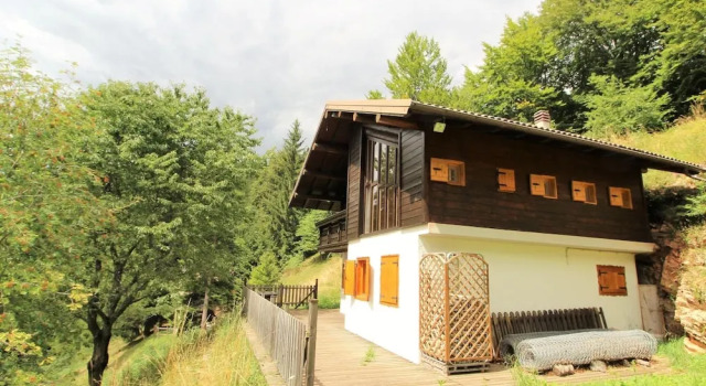Шале Belvilla by OYO Hilltop Chalet in Lamon With Views