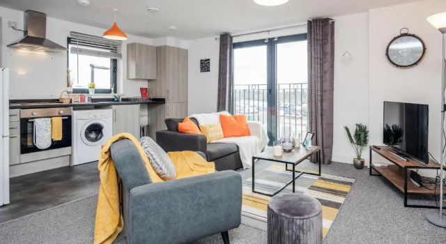 Апартаменты Superior New Private Apartment Building Minutes From Heathrow