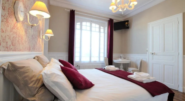A l'Aube de Troyes, Prenota Affittacamere Hotel a Champagne-Ardenne con piscina, Piscina