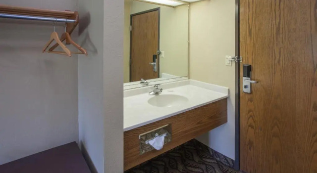 Doppel Suite Super 8 by Wyndham Dwight