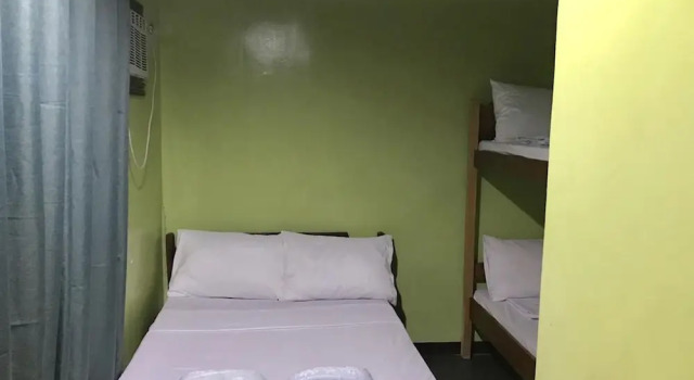 Четырёхместный номер Standard King's Lodging House and Restaurant
