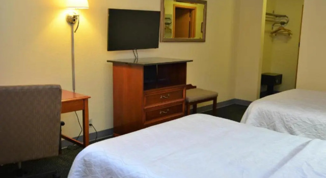 Четырёхместный номер Standard Buckeye Inn Express