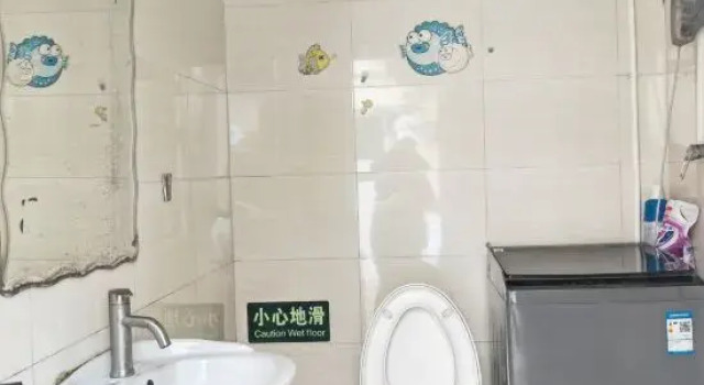 Кровать в общем номере (мужской номер) Qingdao 960 Youth Hostel Badaguan Sketching Base