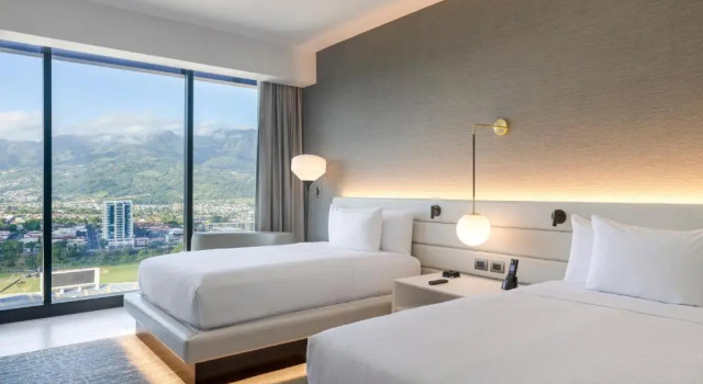 Четырёхместный номер Executive Hilton San Jose La Sabana