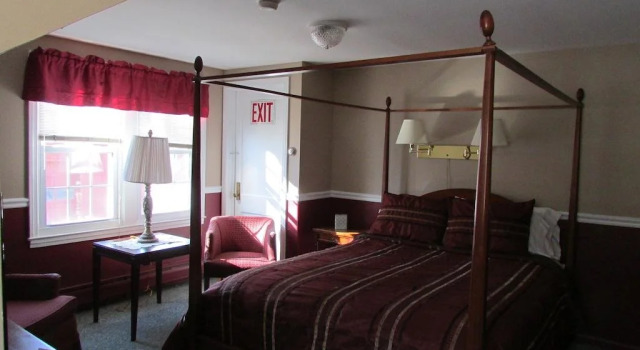 Curtis House Inn, Rezerwuj Hotel Woodbury Long Island