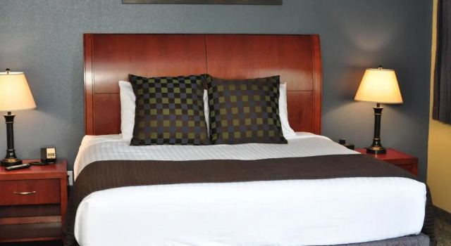 Люкс Cobblestone Inn & Suites - Newton