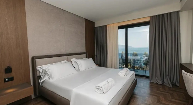 Двухместный номер Deluxe с балконом и с видом на море Mazarine Hotel