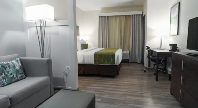 Полулюкс Comfort Inn & Suites Tobago