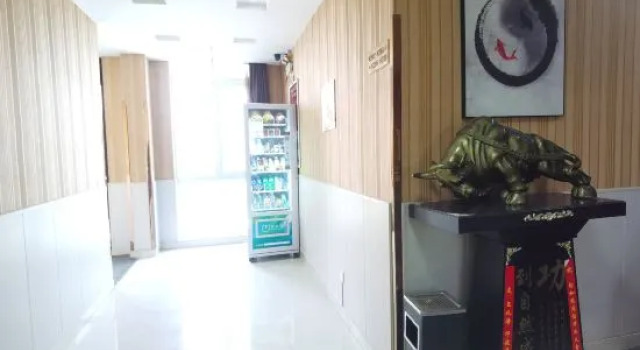 Zhihe E-sports Hotel (Yancheng Golden Eagle Shopping Center Julong Lake Store)