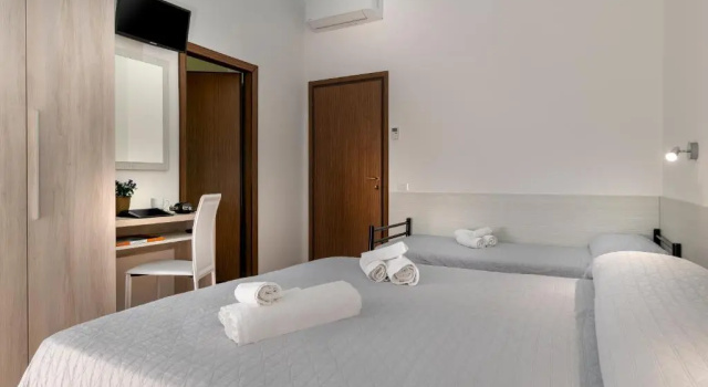 Трёхместный номер Standard с балконом Hotel KURSAAL di Bellaria