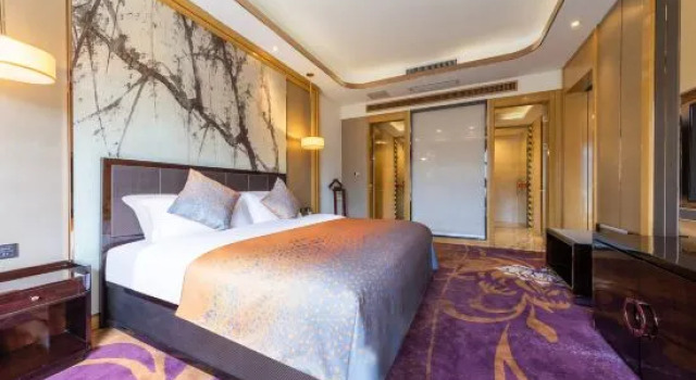 Люкс с красивым видом из окна Four Seasons Garden Hotel