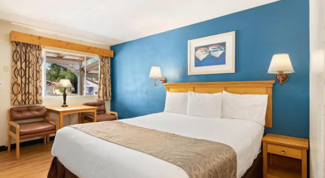 Номер Standard с видом на бассейн Skylark Shores Resort