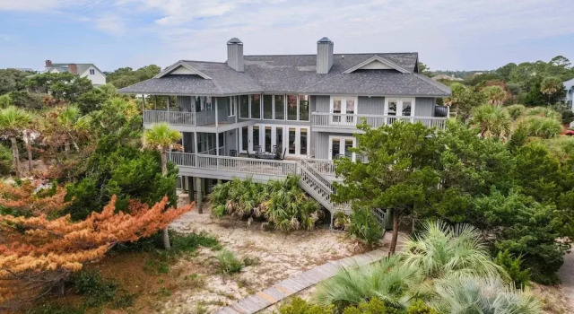 Коттедж Take Your Shoes Off Relax And Put Your Feet In The Sand. 7 Bedroom Home by Peace Vacations
