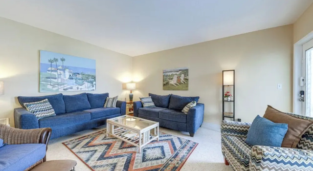 Ft Lauderdale Apt w/ Pool - 1 Mi to Beach Access!, Забронировать Отель Отели Форт-Лодердейл 3 звезды, рядом с Stonewall National Museum &amp; Archives, 3*