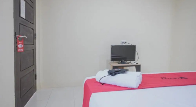RedDoorz Syariah Near Kantor Walikota Jambi, Book Hotel Hoteller i Jambi med pool, Swimmingpool