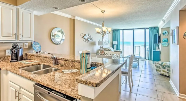 Апартаменты 2 Mi to Golfing: Oceanfront Myrtle Beach Condo