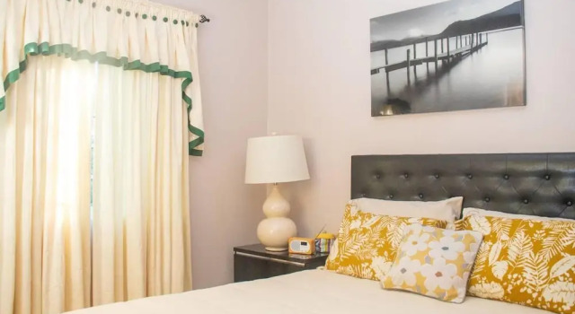 Gorgeous 2-bed Apt, Sleeps 3 in St Johns, Book Hotel St.John.s 