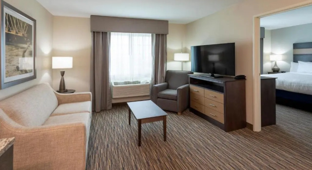 Люкс GrandStay Hotel & Suites Rock Valley