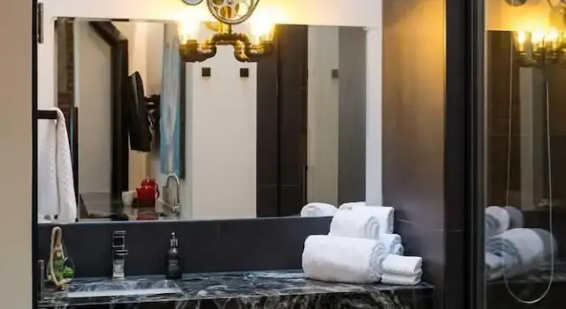 Номер Standard 48 King West Boutique Hotel