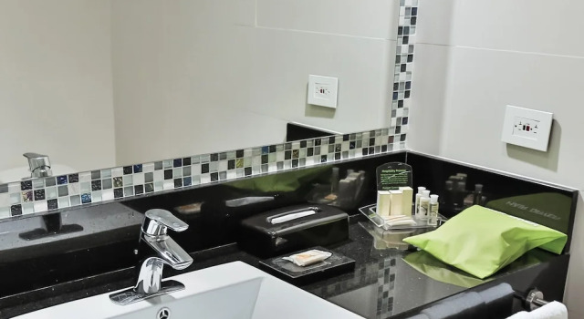 Четырёхместный номер Standard Holiday Inn Bucaramanga Cacique by IHG
