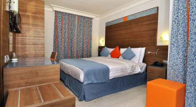 Camera doppia Superior con balcone e con vista sul cortile Benin Royal Hotel