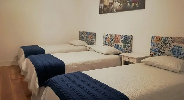 Rainbow Guesthouse 56, Забронировать Отель Авенидас-Новас Лиссабон, рядом с Станция метро Sao Sebastiao — Проспект Герцога Авила