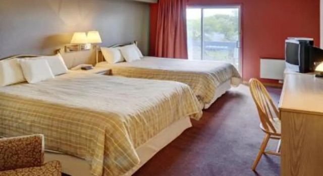 Двухместный номер Standard с балконом Lakeview Gimli Resort