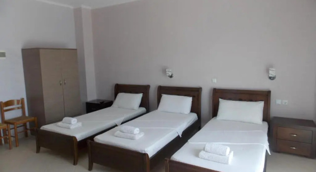 Трёхместный номер Standard с балконом Hotel Chris